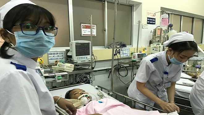 Học sinh nguy kịch nghi do uống trà sữa, quán bán đồ cho nữ sinh đóng cửa