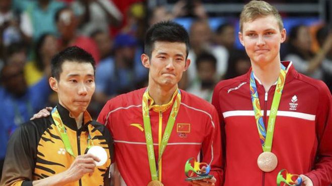 Khán giả Việt trực tiếp xem 'siêu nhân cầu lông' Axelsen tranh tài ở giải đấu 8 tỷ đồng