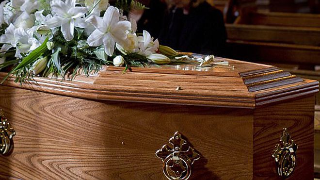 Đã chết 10 ngày, người mẹ bỗng sinh con trong quan tài khiến ai cũng hốt hoảng