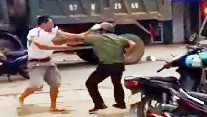 Cán bộ hải quan bị hành hung gãy mũi và bể xương gò má