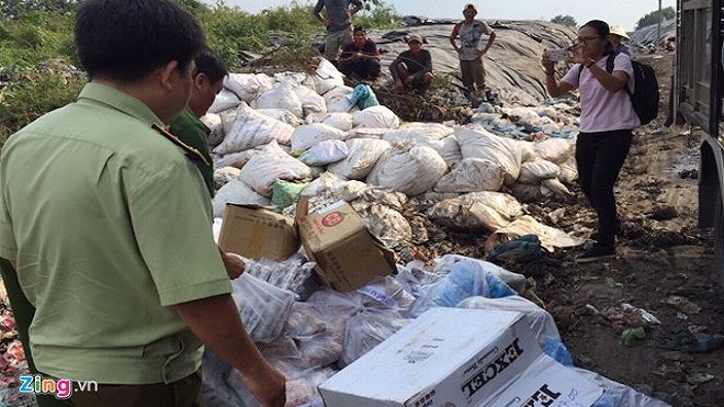 Tiêu hủy hơn 2 tấn thực phẩm không rõ xuất xứ