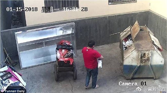 Phẫn nộ: Người đàn ông bỏ đứa con mới sinh được hai tiếng vào thùng rác