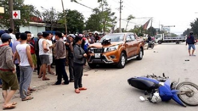 Ô tô ‘điên’ tông thẳng vào tổ CSGT đang xử lý tai nạn, 6 người bị thương