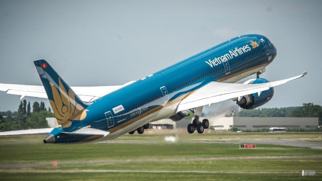 Vietnam Airlines lọt top 10 doanh nghiệp xuất sắc nhất Việt Nam