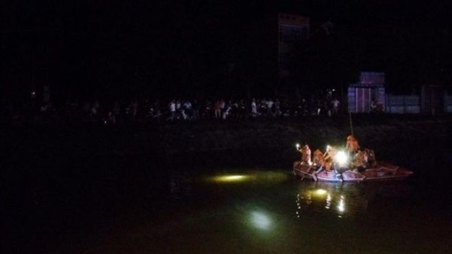 Phá sòng bạc ngay sát bờ sông, hai ‘con bạc’ chết đuối khi bỏ trốn công an