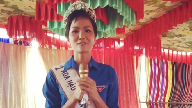 Trước 'giờ G' bán kết, Hoa hậu Hoàn vũ Việt Nam 2017 H'Hen Niê chúc U23 Việt Nam thành công