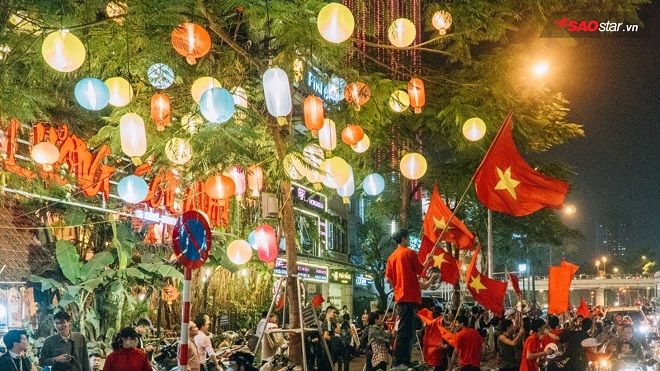 Mừng chiến thắng của U23 Việt Nam, nhà hàng ở Hà Nội phá kho rượu chiêu đãi miễn phí toàn bộ khách hàng