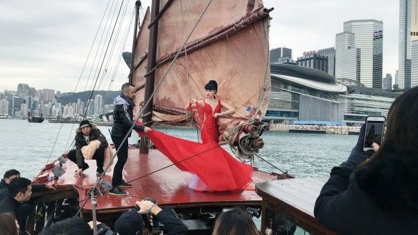 Siêu mẫu gốc Việt tổ chức show diễn trên thuyền, chuẩn bị làm náo động cảng Hồng Kông