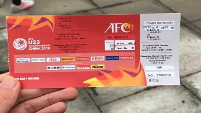 CĐV U23 Việt Nam đối mặt 'phe vé' ở sân vận động Trung Quốc