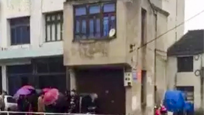 Dọn nhà đón Tết, bất ngờ phát hiện xác chết trên mái nhà suốt 2 năm trời