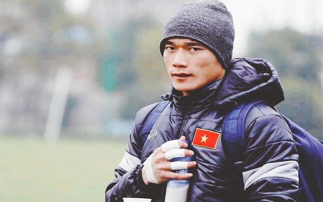 Bí mật về thủ môn Bùi Tiến Dũng qua lời mẹ kể: Nấu cám lợn, rửa chén giỏi, ế và yêu con nít