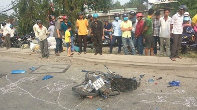 Loạng choạng tay lái, người phụ nữ tử vong thương tâm dưới bánh xe container