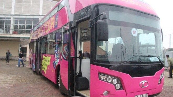 Xe bus 2 tầng đã có mặt tại Hà Nội chờ đón đội tuyển U23 Việt Nam