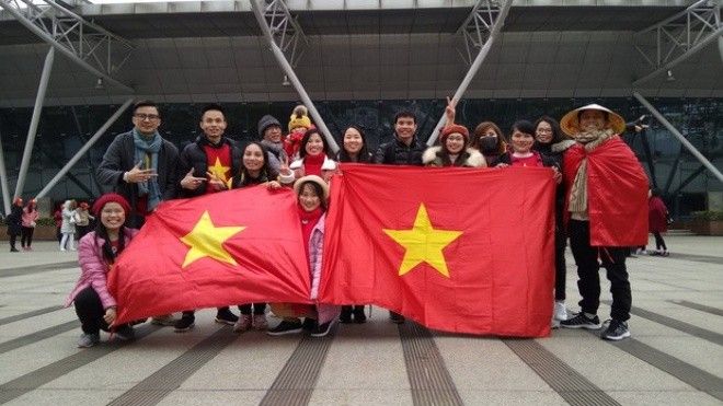 Còn vài tiếng nữa nhưng các fan tại Thường Châu đã sốt sắng, chuẩn bị 'cháy' hết mình với U23 Việt Nam!