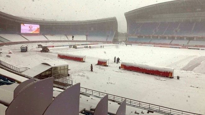 Lỡ mua vé vào sân, CĐV Việt Nam 'khóc thét' vì trận chung kết có nguy cơ hoãn