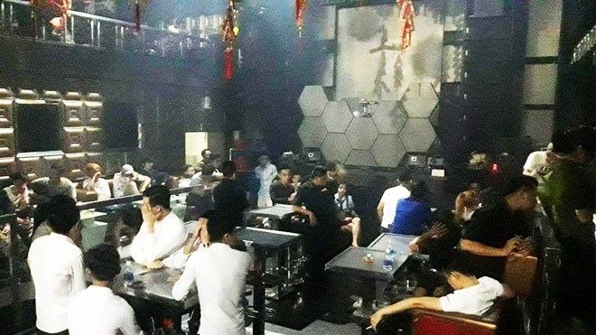 130 người có mặt ở quán bar bị công an đưa về trụ sở