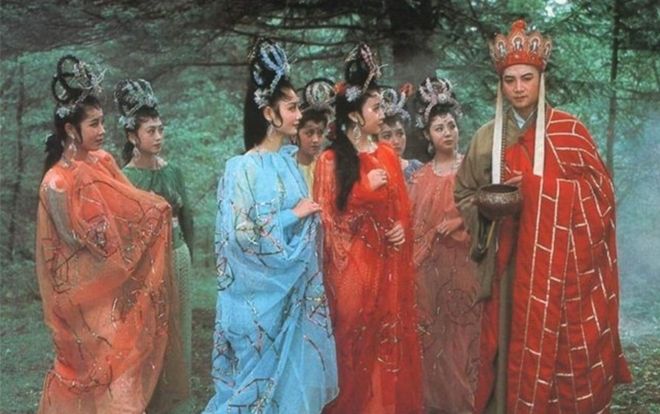 Cư dân mạng ví người mẫu diện trang phục phản cảm đón U23 Việt Nam giống… thầy trò Đường Tăng gặp yêu quái