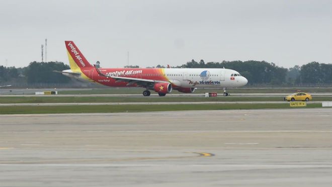 Màn trình diễn bikini của Vietjet Air trên chuyên cơ đón U23 Việt Nam: Bê bối