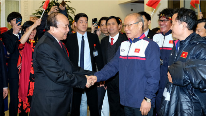 Thủ tướng đón U23 Việt Nam: Chưa bao giờ đợi lâu mà vui thế