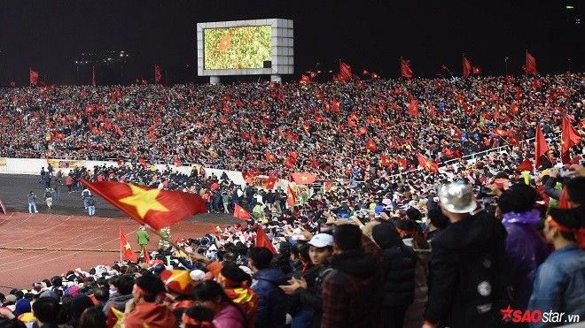 Sân vận động Mỹ Đình chật kín, Lương Xuân Trường từ sáng chưa ăn nhưng không thấy đói vì… vui quá