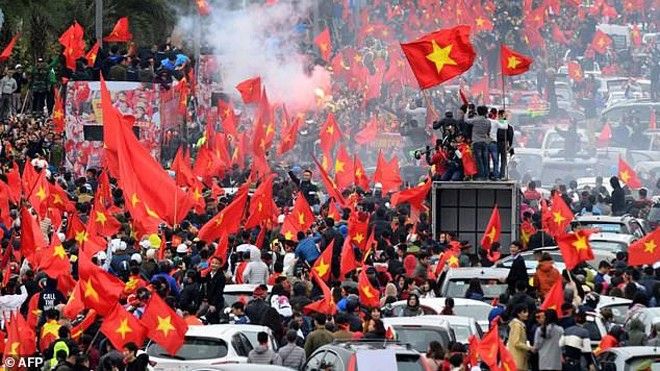 Báo Pháp ví đội tuyển U23 Việt Nam được chào đón như ngôi sao nhạc rock