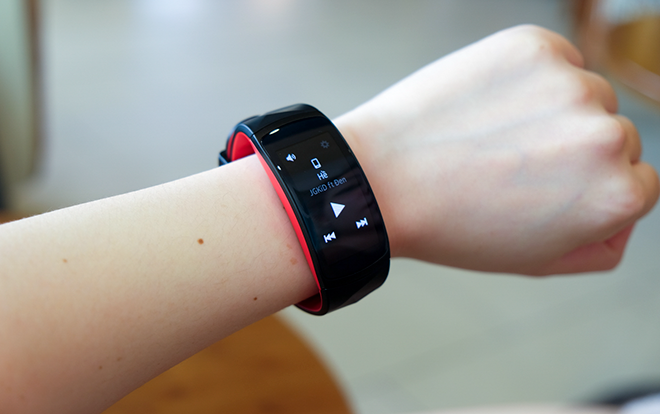 Ngoài theo dõi sức khoẻ, Gear Fit2 Pro còn có 4 công dụng 'chất lừ' này