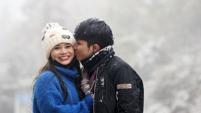 Du khách băng rừng săn tuyết Sa Pa