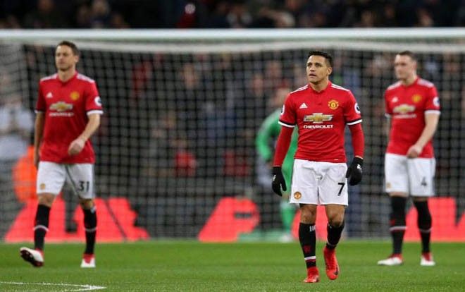 Vỡ mộng 'đế vương', Man United còn phải nhận hàng loạt tin buồn