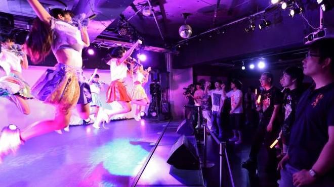 Góc tối sau màn biểu diễn gợi cảm của diễn viên nhí: Những khán giả phát cuồng và mối lo khiêu dâm trẻ em