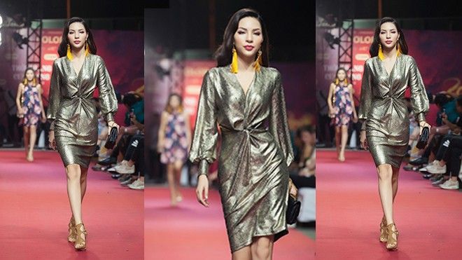 Dù không là vedette, người mẫu Khả Trang vẫn chiếm spotlight sàn diễn