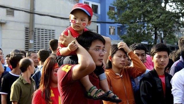 ‘Cháy vé’ giao lưu U23 VN tại TP.HCM: Người hâm mộ xếp hàng dài cả km