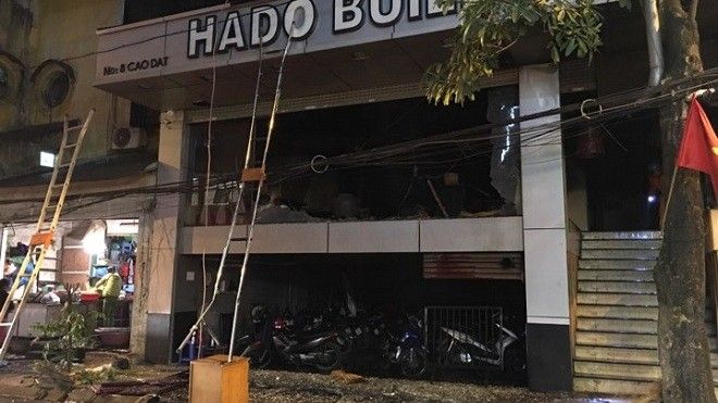 Giải cứu 17 người mắc kẹt trong đám cháy ở nhà hàng