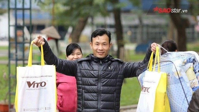 Ấm áp với phiên chợ Tết 0 đồng dành cho hàng nghìn bệnh nhân nghèo ở Hà Nội