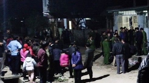 Nhóm thanh niên vung gậy sắt, roi điện hỗn chiễn trong quán karaoke