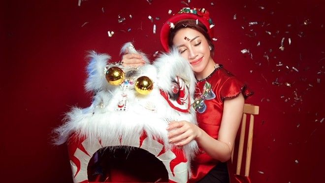 Bất ngờ với hình ảnh thướt tha dịu dàng của Pha Lê trong tà áo dài