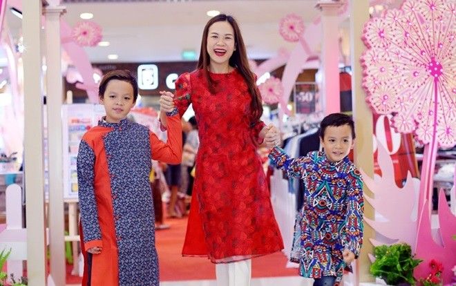 Gia đình Việt cùng con khám phá Tết cổ truyền