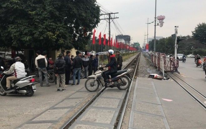Đi bộ băng qua đường sắt, người đàn ông bị tàu hỏa tông tử vong