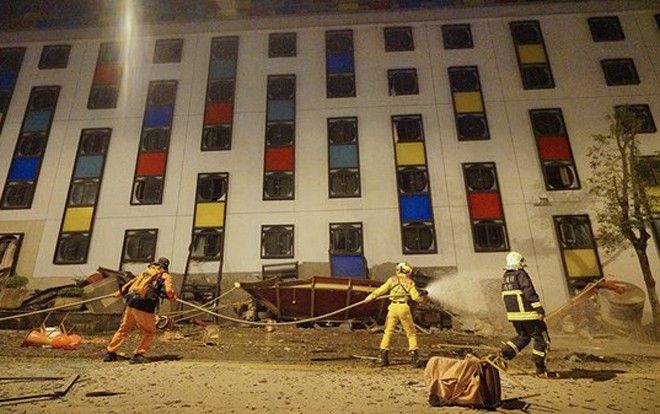 Động đất Đài Loan kéo sập 5 tòa nhà, khách sạn nghiêng ngả