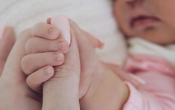 Một kỉ lục trên Instagram lại vừa bị xô đổ, lần này vẫn là nhờ một em bé nổi tiếng