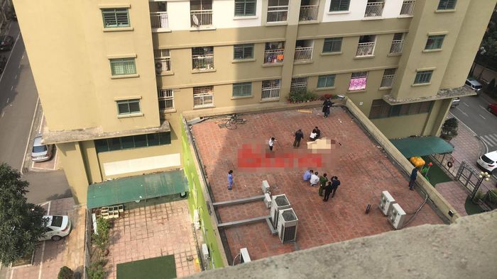 Người đàn ông bất ngờ rơi từ tầng 11 chung cư xuống mái nhà bên cạnh tử vong