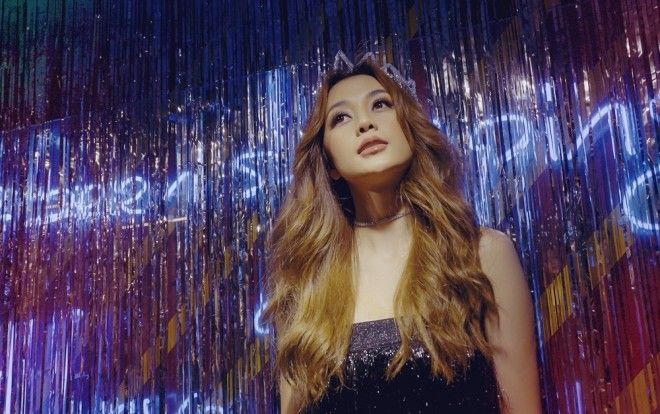 Không cành đào hay câu đối, Thiều Bảo Trang tung MV xuân đậm chất Âu Mỹ