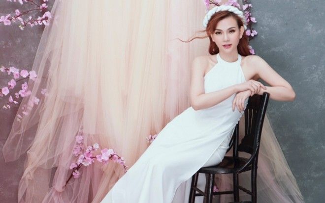 Sau chuyện 'tan vỡ', bà mẹ một con Thu Thủy cứ mãi ăn mặc gợi cảm thế này đây!