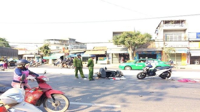 2 xe máy va chạm kinh hoàng, cô giáo và đôi nam nữ nguy kịch