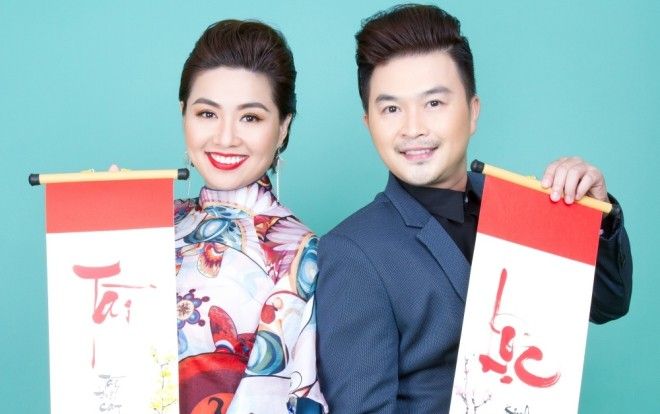 Lê Khánh rạng rỡ bên chồng, nhí nhảnh đọc thơ chúc khán giả 'Tài - Lộc'