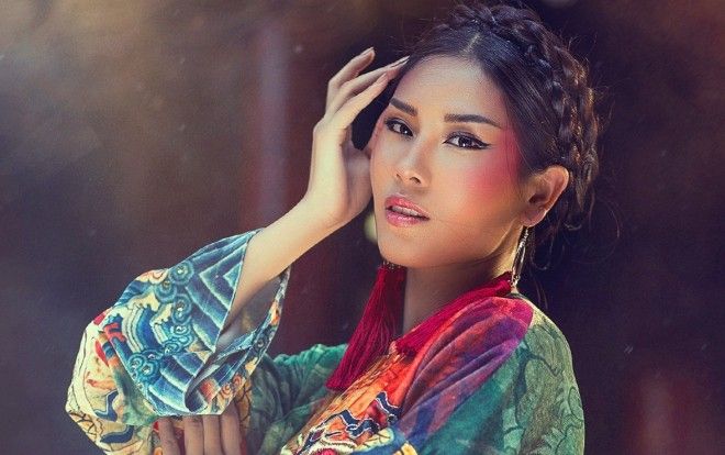 Á hậu Nguyễn Thị Loan hoá hoàng hậu Nam Phương đầy quyền lực trong bộ ảnh đón xuân