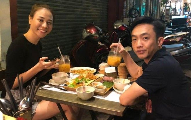 Cường Đô La đón Valentine hạnh phúc bên bạn gái Đàm Thu Trang tại vỉa hè