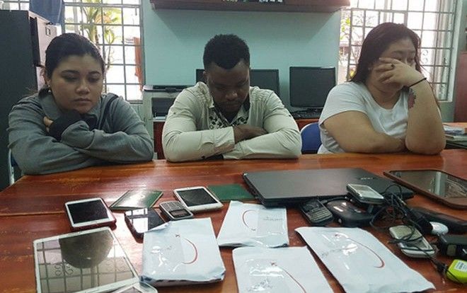 Quý bà ham của lạ dâng bạc tỷ cho siêu lừa