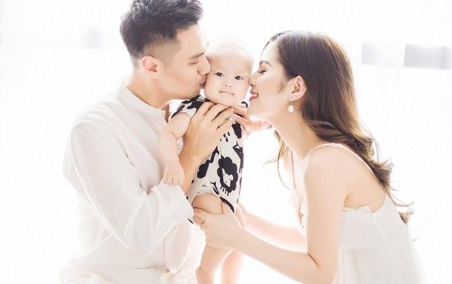 Việt Anh: 'Tôi thay tã, cho con uống sữa rất thuần thục'