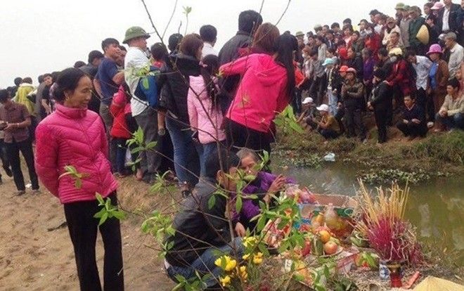 Đem 'cá thần' om dưa: Chấm dứt sự mê muội