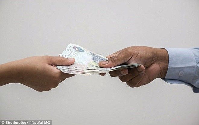 'Đắng lòng' vợ ly dị chồng vì… bắt trả tiền mỗi lần đưa đón